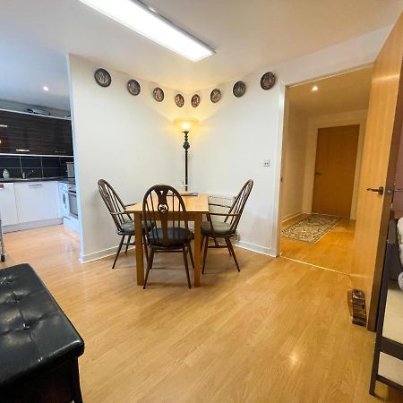 Kelvingrove 2 Bedroom Apartment - Private Parking Glasgow Buitenkant foto