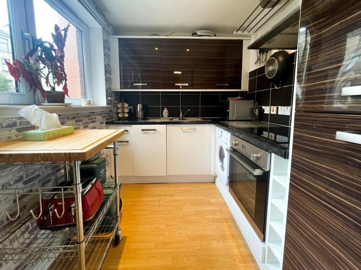 Kelvingrove 2 Bedroom Apartment - Private Parking Glasgow Buitenkant foto