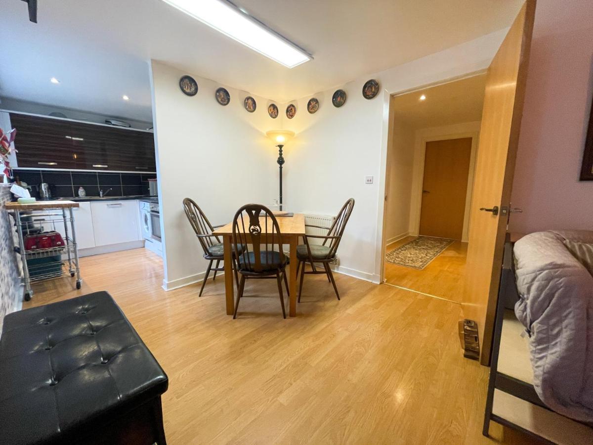 Kelvingrove 2 Bedroom Apartment - Private Parking Glasgow Buitenkant foto