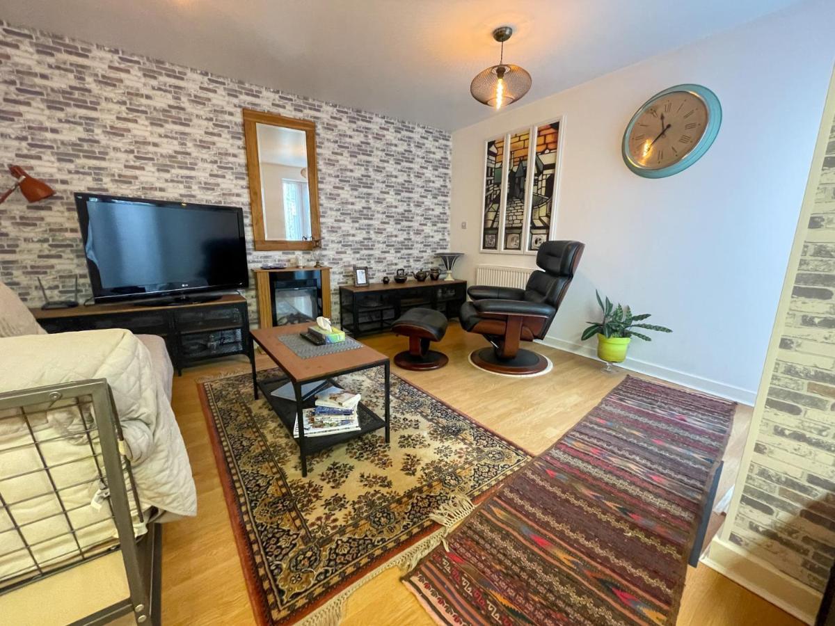 Kelvingrove 2 Bedroom Apartment - Private Parking Glasgow Buitenkant foto