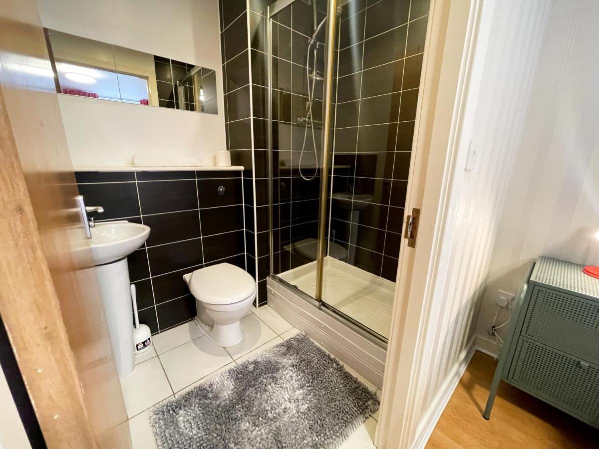 Kelvingrove 2 Bedroom Apartment - Private Parking Glasgow Buitenkant foto