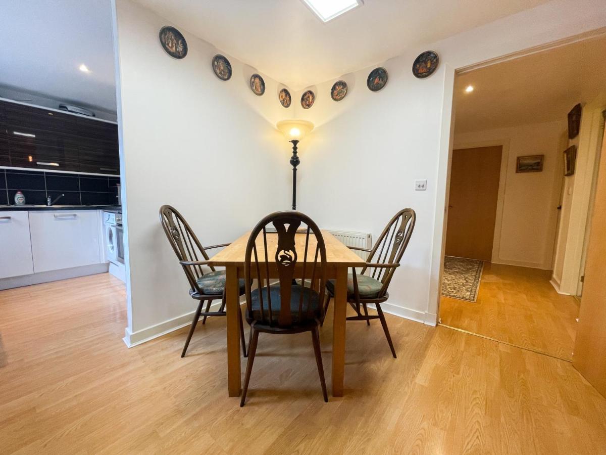 Kelvingrove 2 Bedroom Apartment - Private Parking Glasgow Buitenkant foto