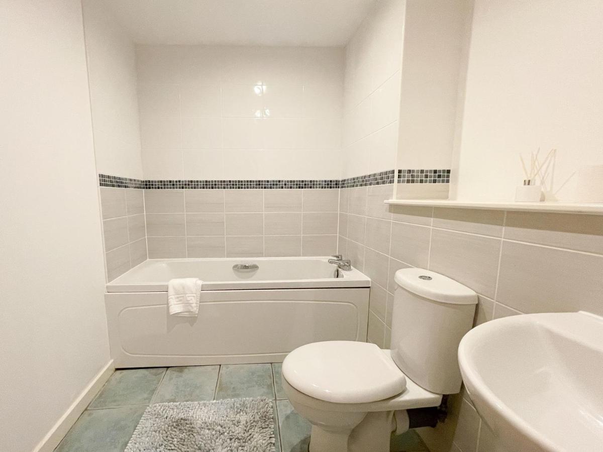 Kelvingrove 2 Bedroom Apartment - Private Parking Glasgow Buitenkant foto