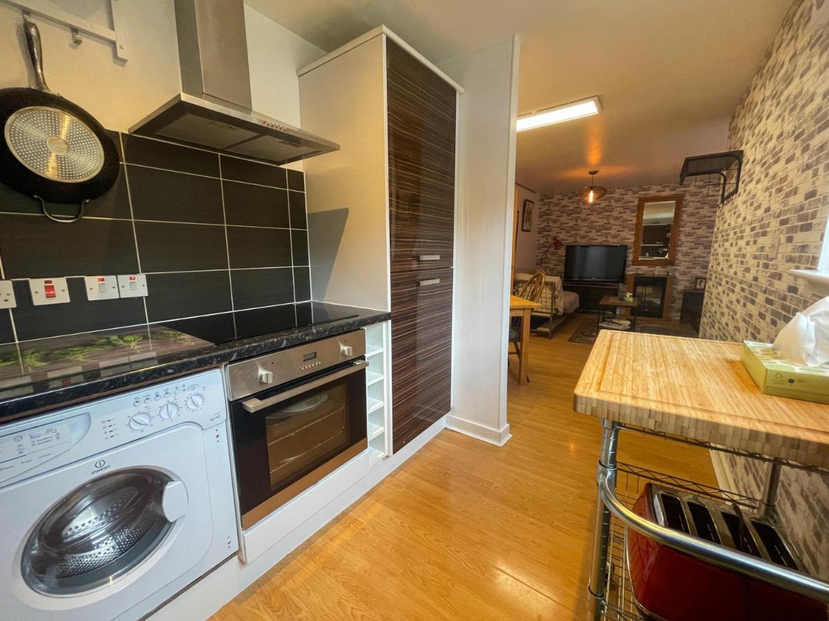 Kelvingrove 2 Bedroom Apartment - Private Parking Glasgow Buitenkant foto