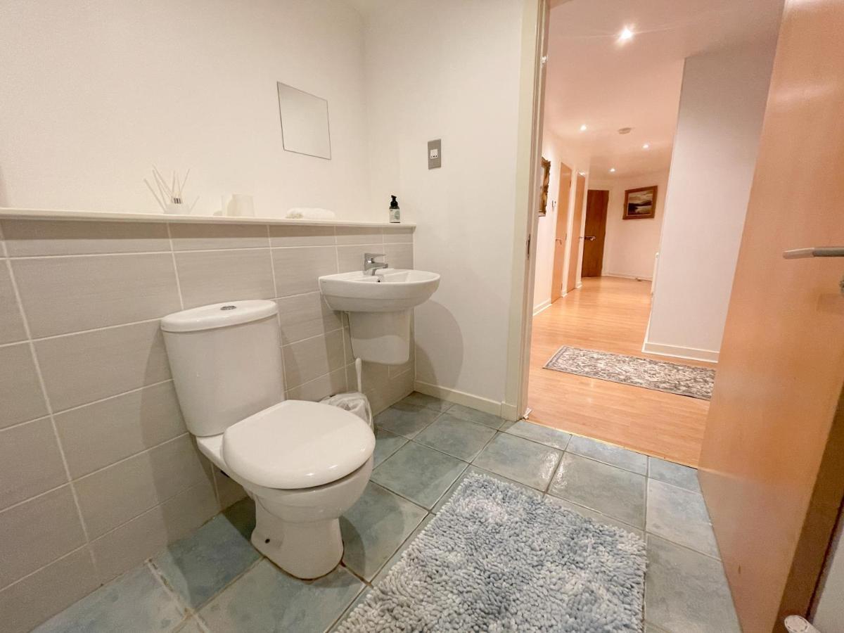 Kelvingrove 2 Bedroom Apartment - Private Parking Glasgow Buitenkant foto