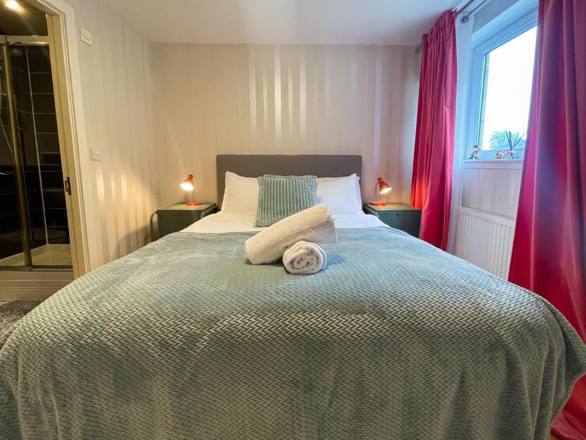 Kelvingrove 2 Bedroom Apartment - Private Parking Glasgow Buitenkant foto