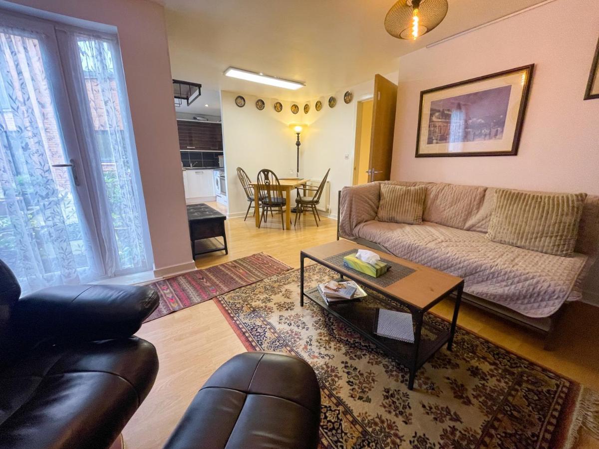 Kelvingrove 2 Bedroom Apartment - Private Parking Glasgow Buitenkant foto
