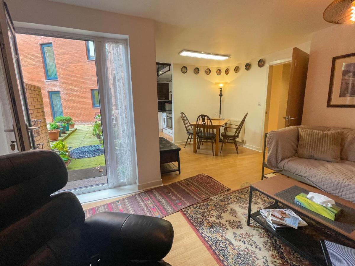 Kelvingrove 2 Bedroom Apartment - Private Parking Glasgow Buitenkant foto